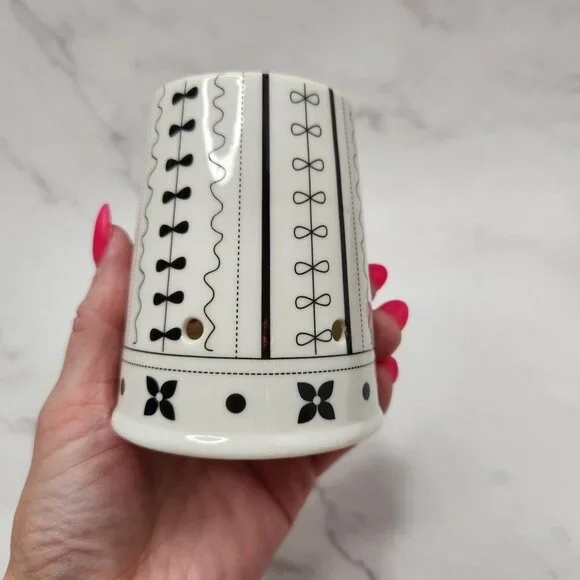 NEW Scentsy Warmer BUD Wall Plug-In w/ Scentsy Bar In Box Christmas Cottage - Picture 10 of 12